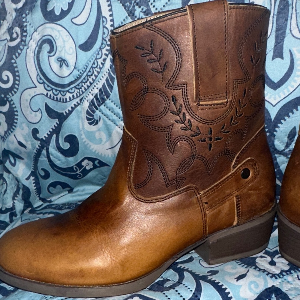 These boots were made for walking!!!  Tan Leather Ankle Boots - Picture 8 of 12
